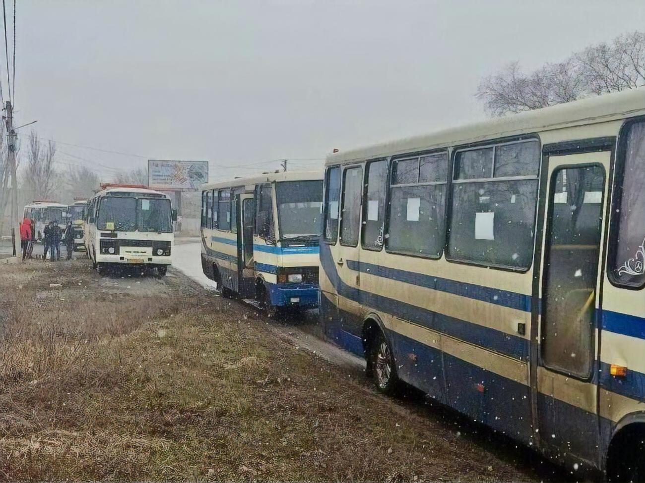 Приблизно дві тисячі людей уже виїхали евакуаційними автобусами з Ізюма Харківської області