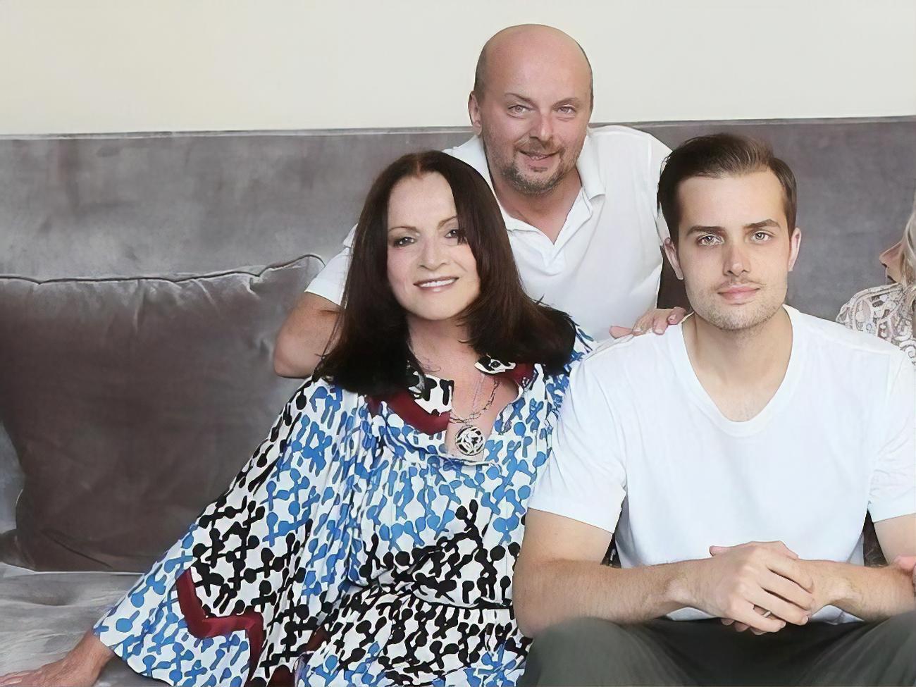 Син та онук Ротару 7 березня намагалися покинути Україну на надувному човні