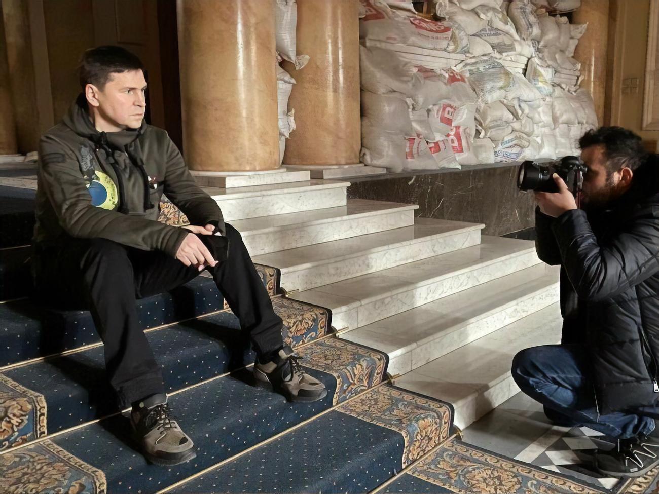 Подоляк: Люди не мають гинути. Ви бачите, як сьогодні живе Україна. Люди платять надзвичайно високу ціну за те, що вони хочуть бути вільними