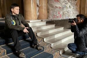 Подоляк: Люди не мають гинути. Ви бачите, як сьогодні живе Україна. Люди платять надзвичайно високу ціну за те, що вони хочуть бути вільними