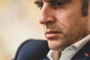 Макрон вважає, що треба не забувати про "рівновагу в регіоні"