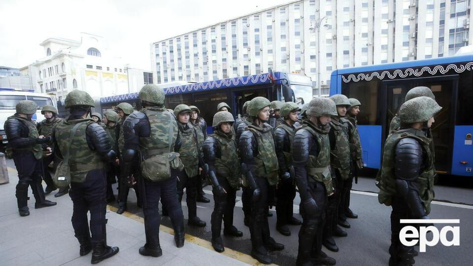 Росгвардія зараз "з усіх сил б'є демонстрантів, бо що сильніше вони їх б'ють, то менше шансів, що їх відправлять на фронт", заявив Кох