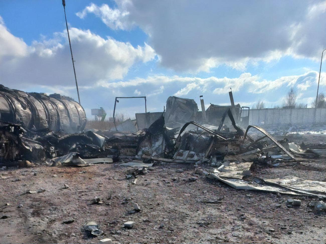 Россияне нанесли авиаудар по объектам инфраструктуры и машинам с гражданскими людьми