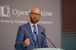 Яценюк: У нас бомбят города. Русскоязычные города Харьков, Мариуполь. У нас бомбят столицу