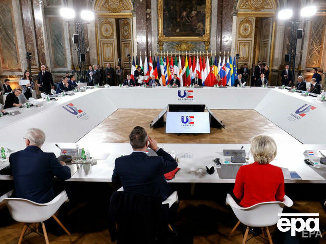 Лидеры ЕС заявили, что "полны решимости" еще больше усилить давление на Россию и Беларусь