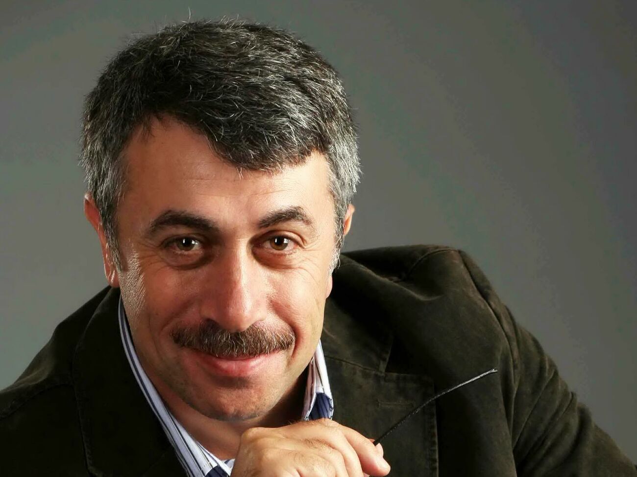 Все очень просто, как белое и черное. Агрессор – Россия, президент России – убийца. Все, кто поддерживает войну и этого президента – соучастники