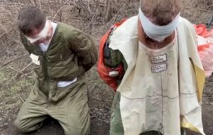 Самолет Головенского (справа) был сбит 5 марта в Николаевской области, его задержали