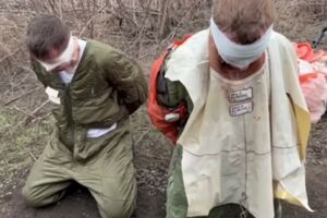 Літак Головенського (праворуч) було збито 5 березня в Миколаївській області, його затримали