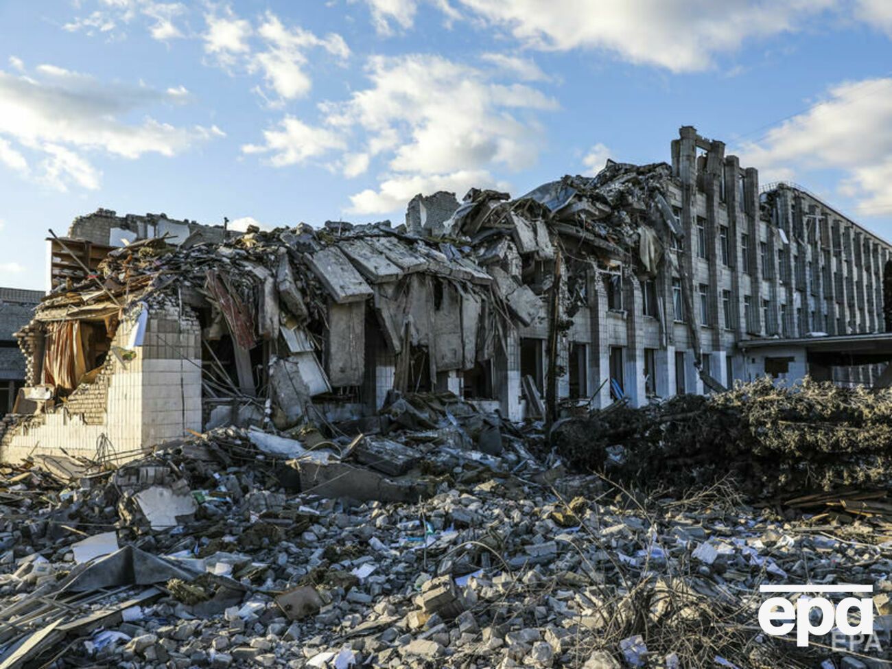 Здание школы №25 в Житомире после атаки оккупантов