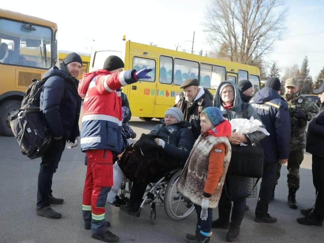 Более 20 автобусов вывезли жителей Бучи, Бородянки, Андреевки, Микуличей, Казаровичей и Гостомеля
