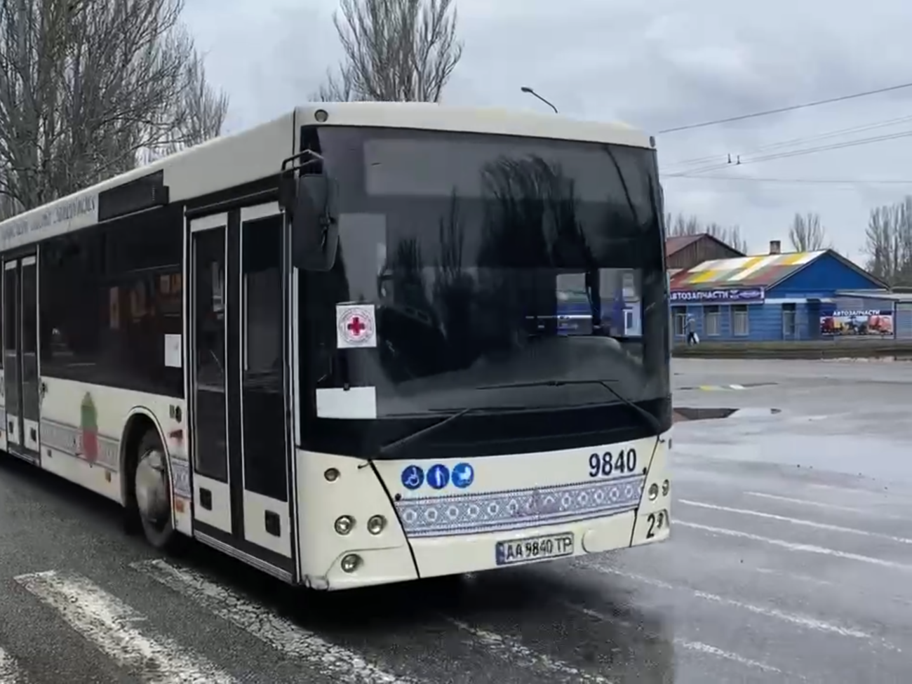 В Запорожской области сформирована колонна с гуманитарным грузом и автобусами для эвакуации