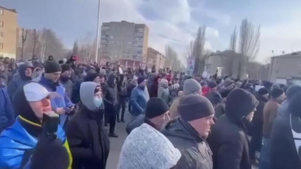 Мелітопольці вийшли на мітинг під РДА