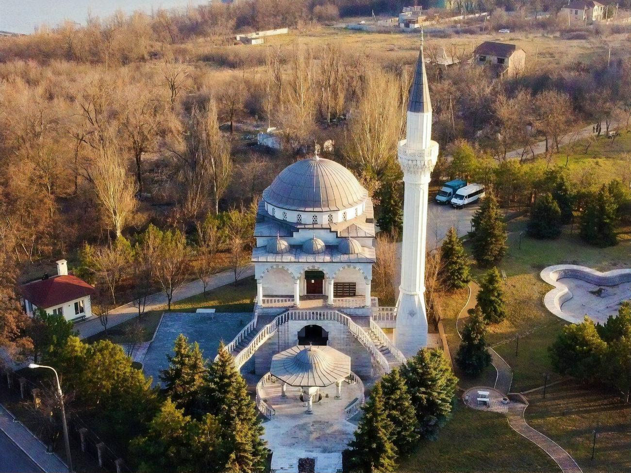 Мечеть в Мариуполе подвергается обстрелам