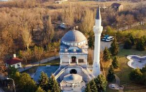 Мечеть в Мариуполе подвергается обстрелам