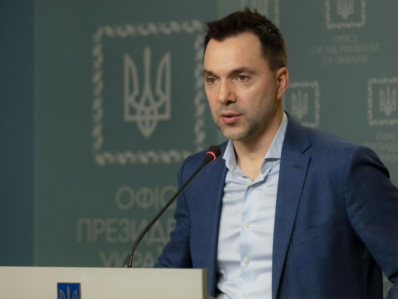 Арестович: Зараз противник намагається "зішкрібати" резерви з миротворців на Кавказі, у Криму, "ЛНР", "ДНР"