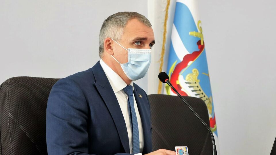 Сенкевич: Друзья, ни в коем случае не подходите близко к неразорвавшимся снарядам, не поднимайте их!