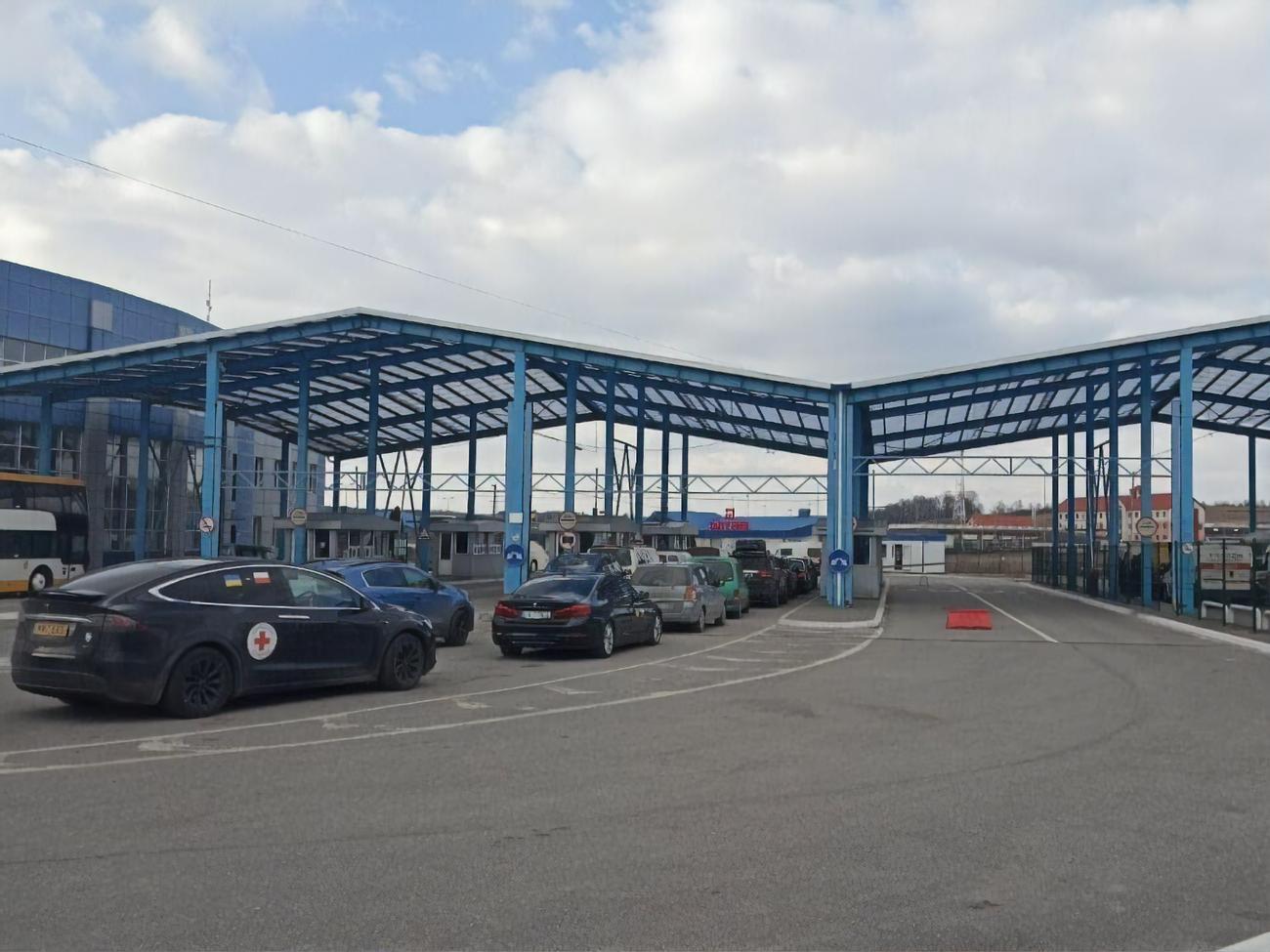 Чоловікам віком від 18 до 60 років виїзд з України обмежено