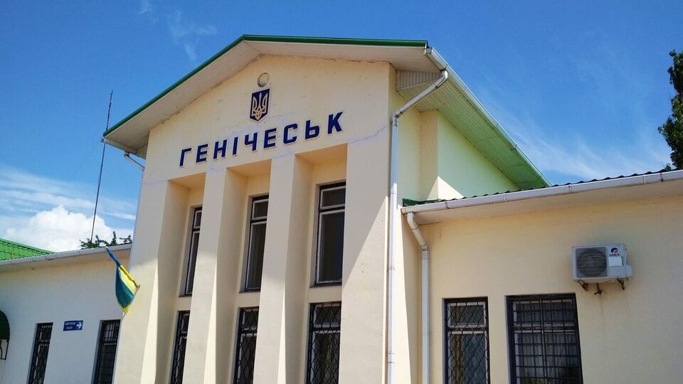 Геническ уже более двух недель оккупирован