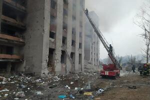 В результате авиаудара произошло разрушение со второго по девятый этаж общежития