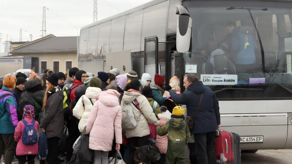 Евакуаційні рейси заплановано у Луганській та Київській областях