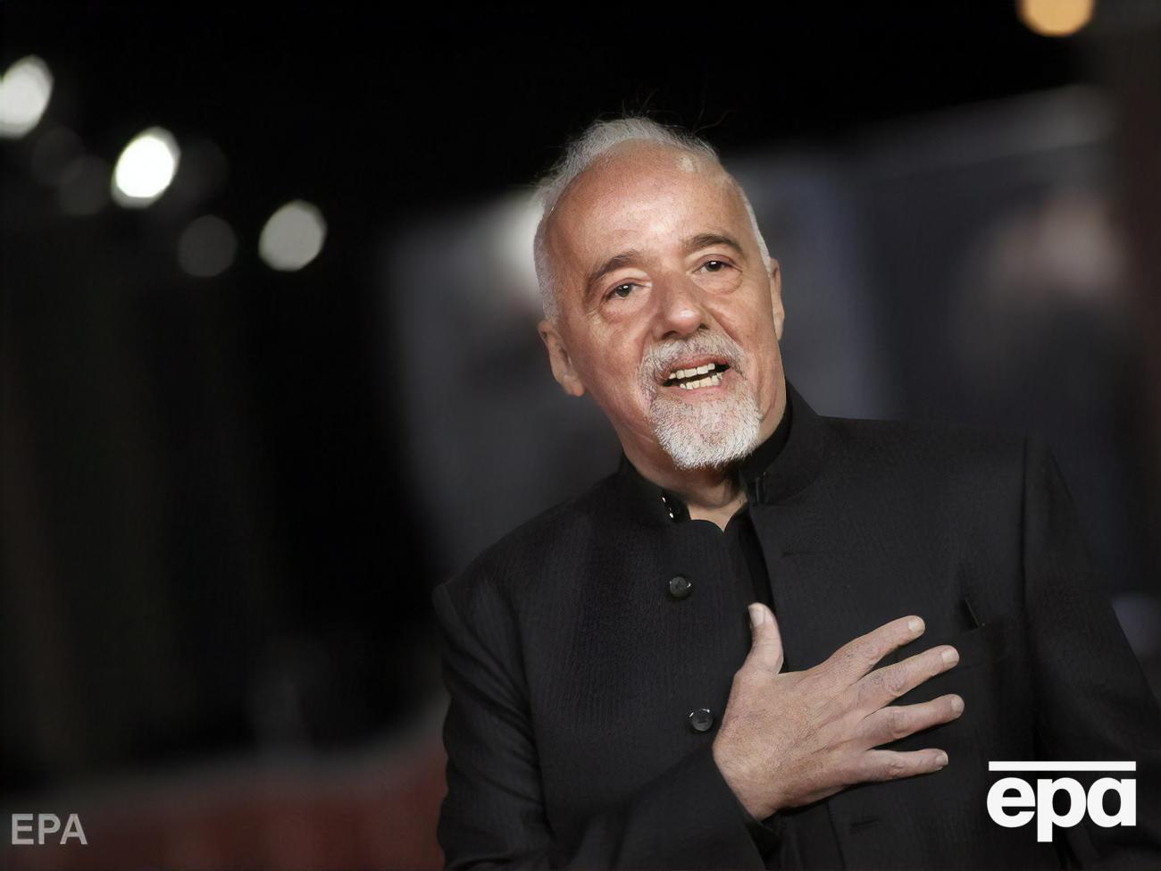 Пользователей сети возмутило высказывание Пауло Коэльо