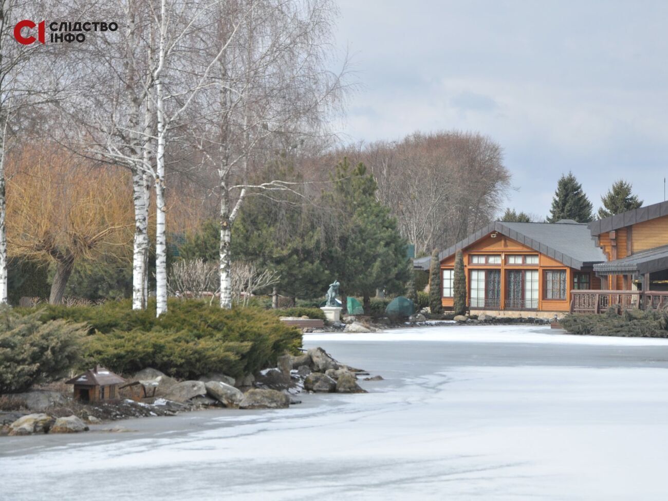 Территорию парка "Межигорье" начали бомбить еще в первый день войны