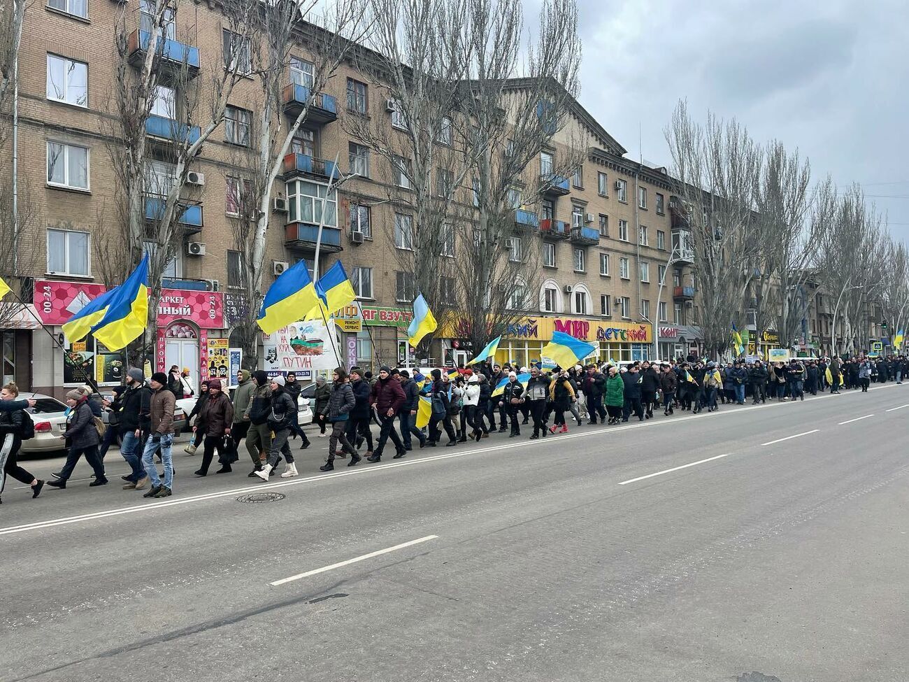 Жителі Мелітополя виходять на проукраїнські мітинги