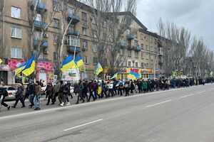 Жителі Мелітополя виходять на проукраїнські мітинги