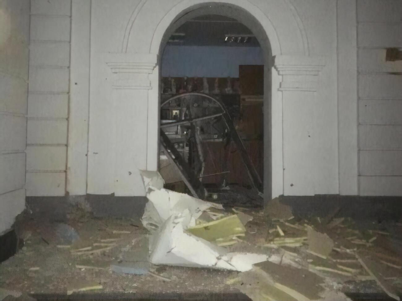 Будівлю Святогірської лаври пошкоджено вибуховою хвилею