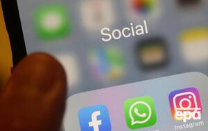 Meta владеет двумя популярными соцсетями и мессенджером