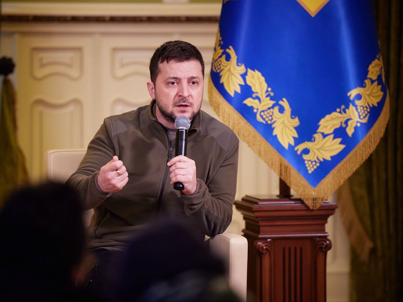 Зеленский (на фото) считает, что его встречи с Путиным люди ждут