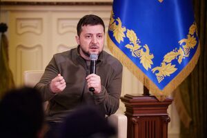 Зеленский (на фото) считает, что его встречи с Путиным люди ждут