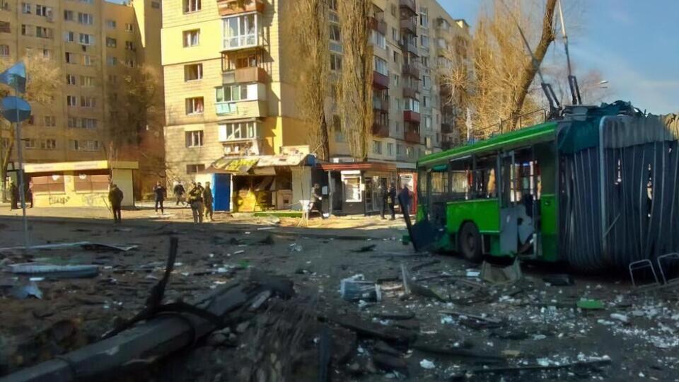 Рятувальники та бригади "швидкої" працюють на місці, повідомив мер Києва