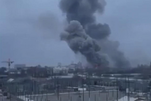 На заводе начался пожар, пишет УНИАН