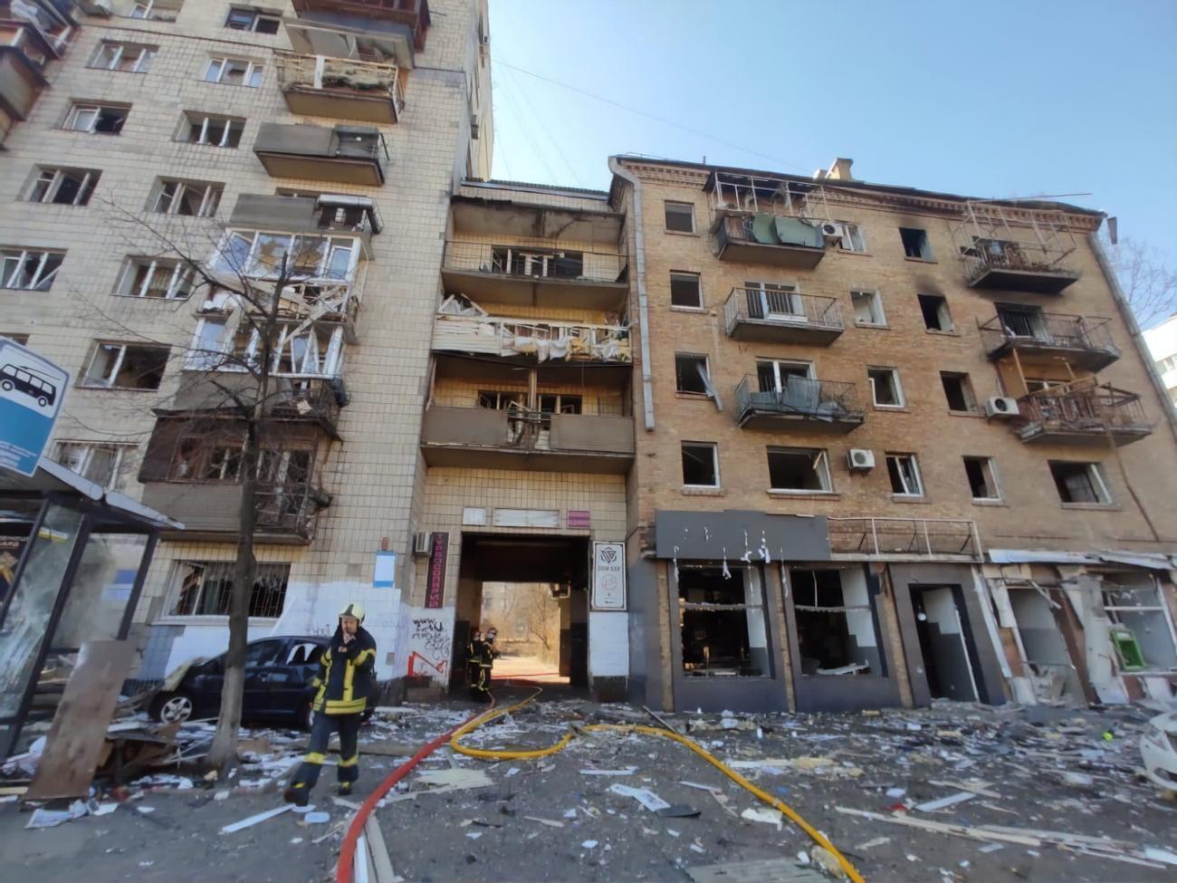 Дом пострадал в результате авиаудара
