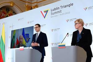 Надзвичайно важливо давати надію на майбутнє українського народу, зазначив Моравецький (ліворуч)