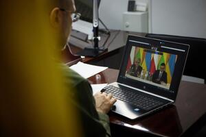 Шимоните и Моравецкий (на экране) на встрече в Варшаве присутствовали лично, Шмыгаль – в режиме онлайн