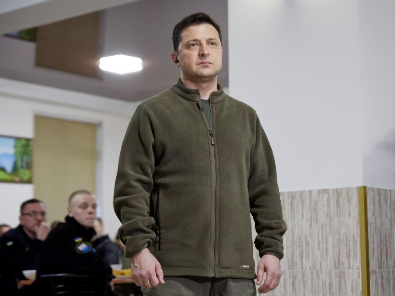 Зеленский:&nbsp;Пока государство воюет, пока народ защищается, должна сохраняться и восстанавливаться экономика Украины