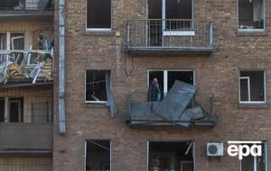 Двое погибших, 16 раненых, поврежденные дома, сожженный транспорт. Последствия обстрела Киева. Фоторепортаж