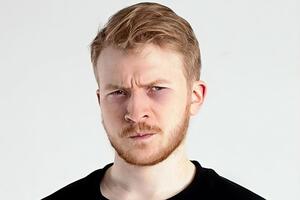 Поперечный: Как же я ох...ел от того, что люди, которые клеили наклейки "Можем повторить", реально имели это в виду