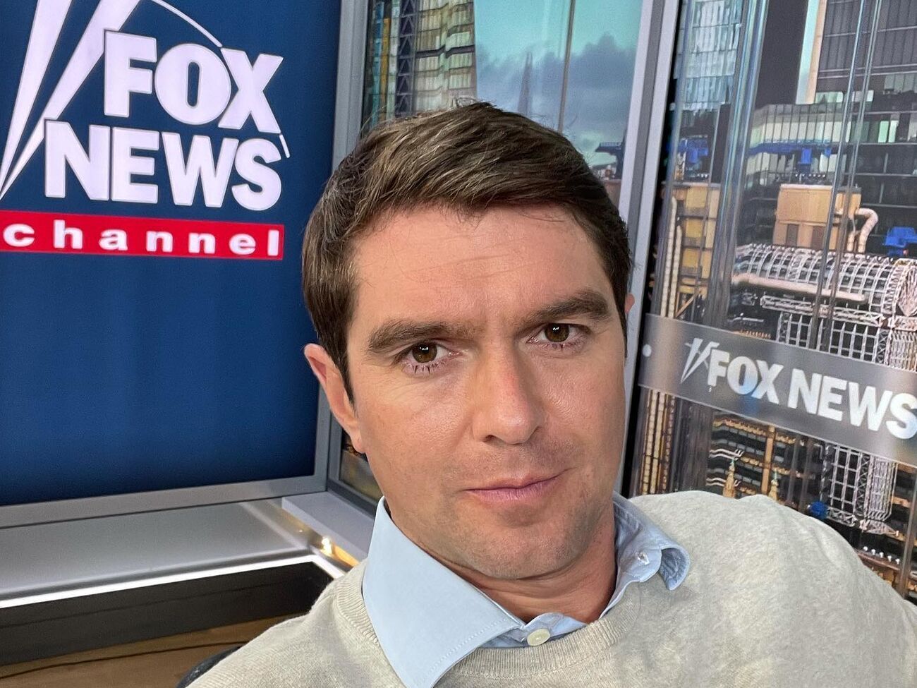 У Холла перелом обеих ног