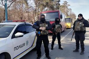 Поліція забезпечує евакуацію українців із населених пунктів під Києвом