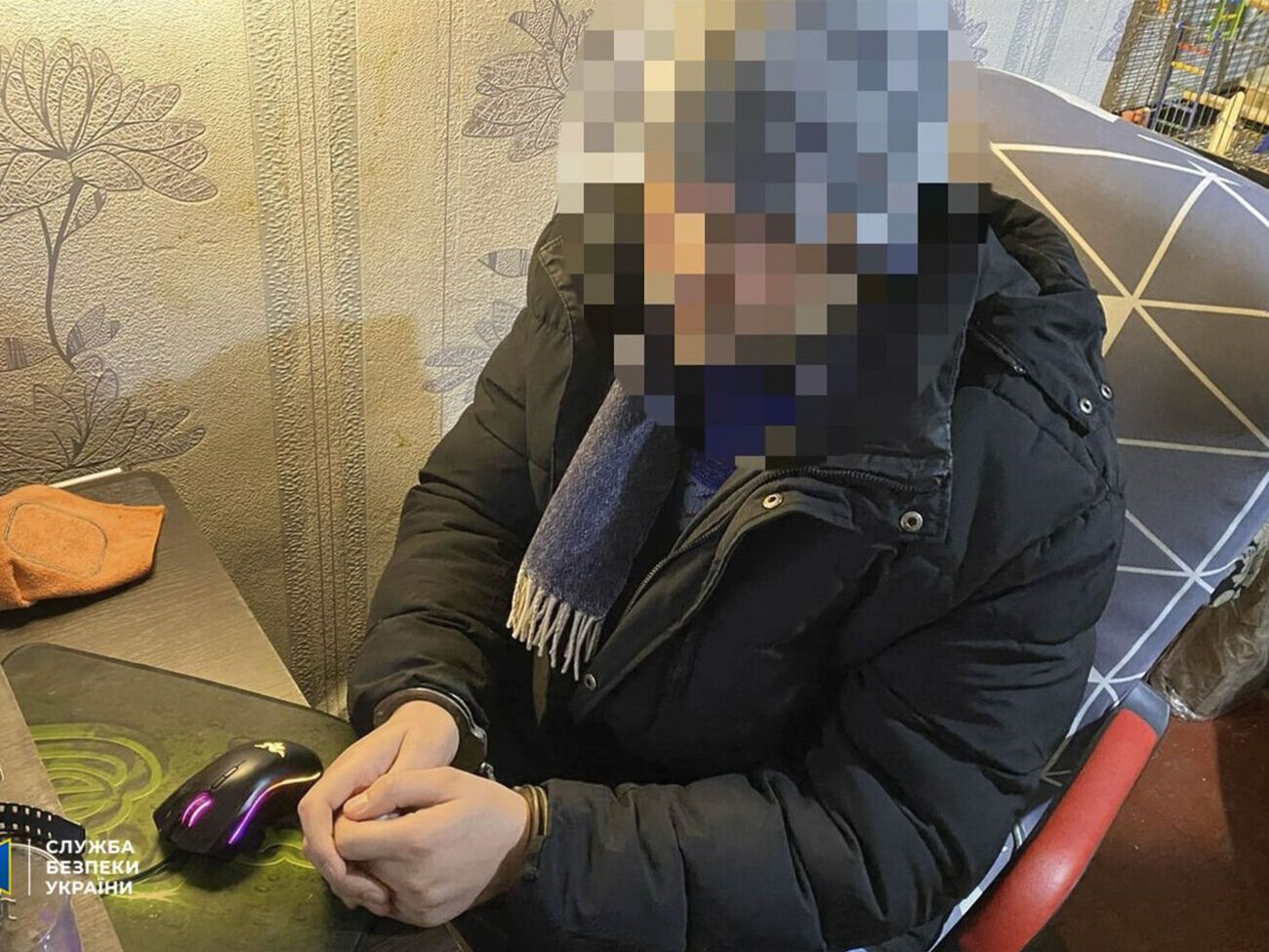 По данным СБУ, за один день через задержанного хакера проходило до тысячи звонков, значительная часть которых – от высшего руководства оккупантской армии