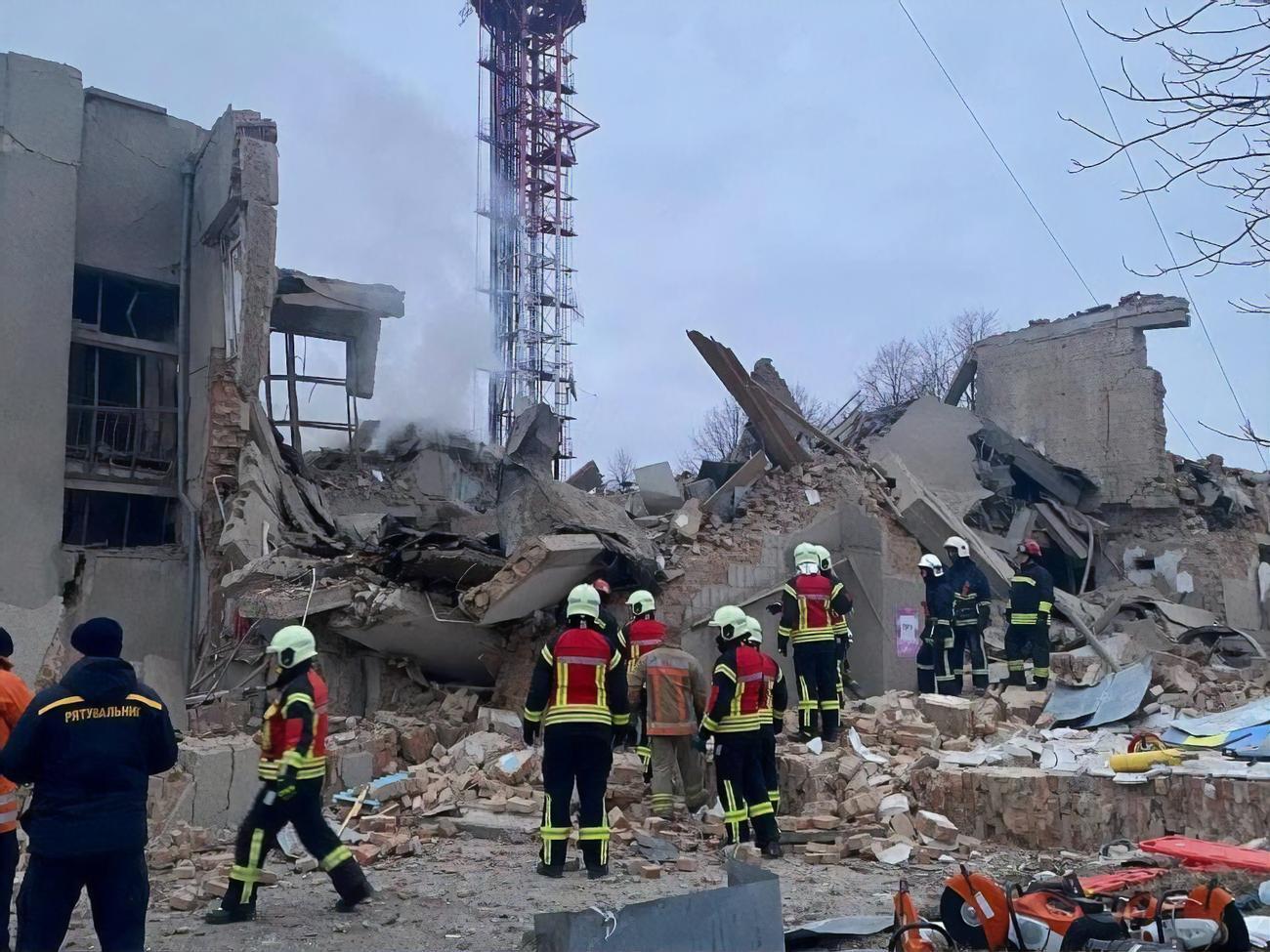 Ракетний удар окупантів по телевежі під Рівним забрав життя щонайменше 19 людей