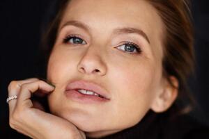 Юрушева: Я стараюсь помогать всем, чем могу, но чувство вины все равно есть за то, что сейчас не рядом с теми, кто каждый день рискует жизнью, не с теми, кто находится в эпицентре всех событий