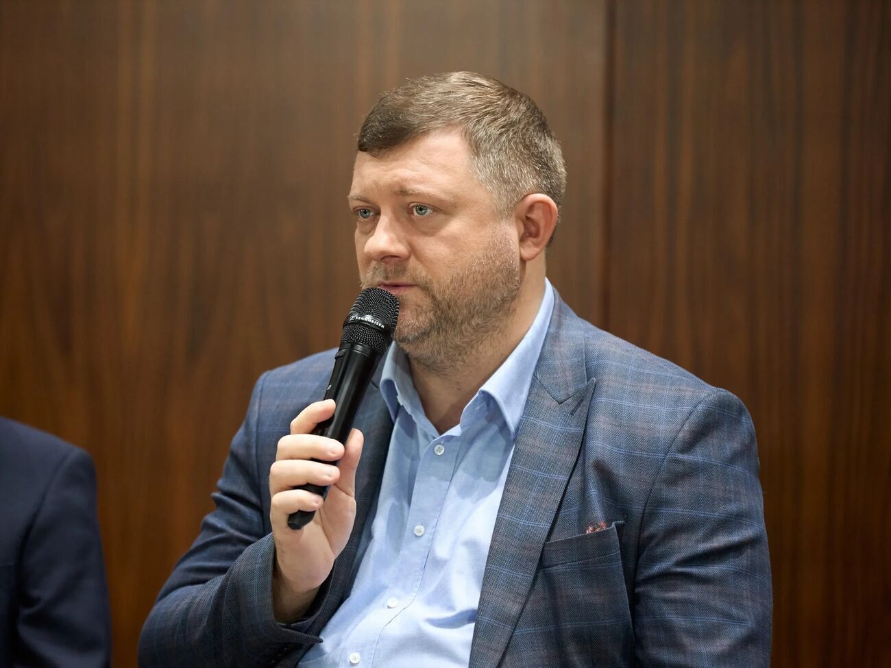 Корниенко:&nbsp;Есть разные цифры, не буду сейчас конкретизировать. Около 20 народных депутатов не в Украине"