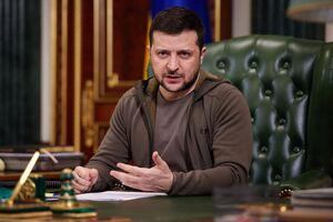 Санкционная политика должна быть такой, чтобы даже подумать о войне никто не мог, отметил Зеленский