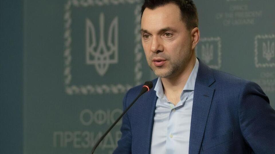 Арестович отметил, что россияне стали ограниченно применять авиацию, так как 83 самолета ВСУ уже сбили