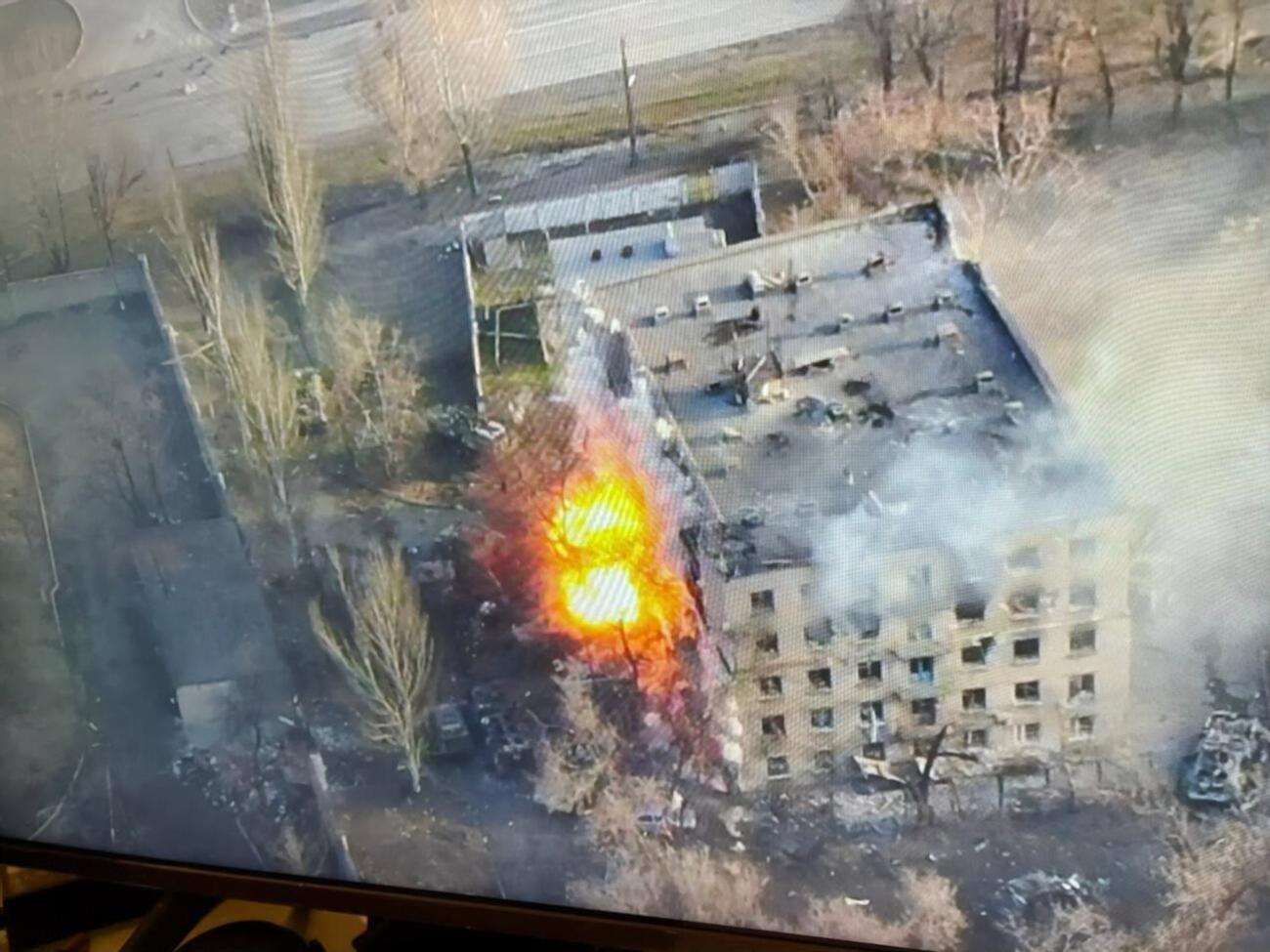 Ситуація навколо Маріуполя залишається складною, тому що російські загарбники не дають вивезти громадян із міста і не пускають гуманітарний конвой