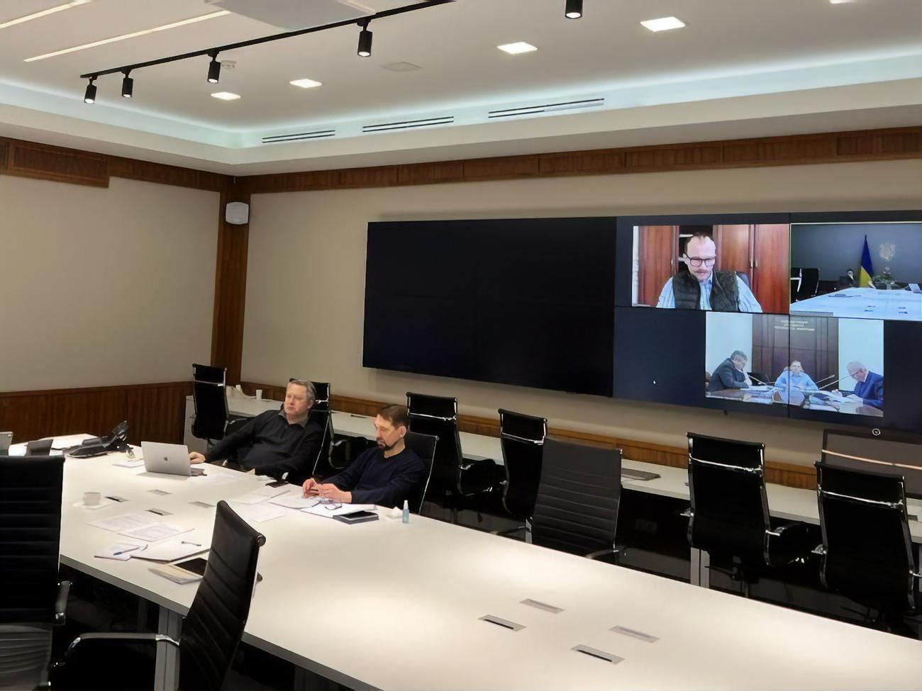 В последние дни переговоры проходят в видеоформате